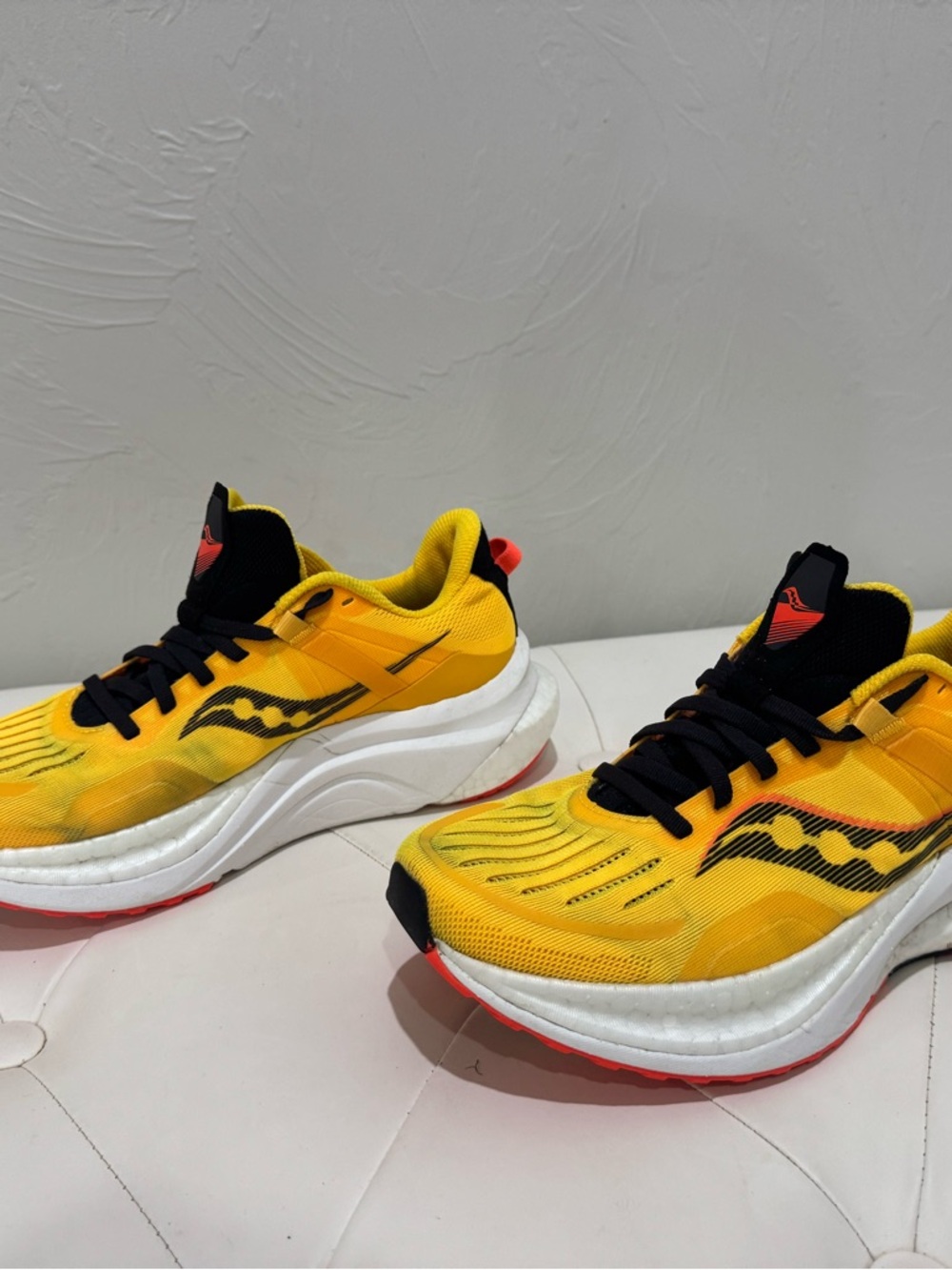 Saucony Tempus ViZiGold Gold Red Low Top Athletic Sneakers Lace Up Women’s
